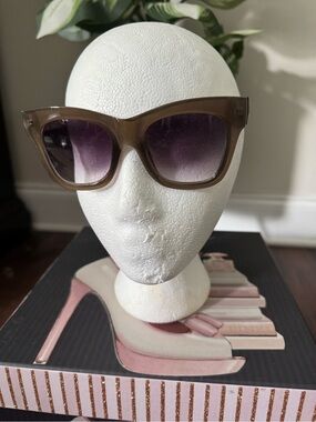 Steve Madden Translucent Brown Cat-Eye Sunglasses with Purple Gradient Lenses